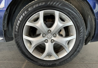 Подержанный автомобиль Mazda CX-7 2011 года (22 фото)