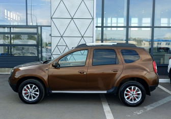 Подержанный автомобиль Renault Duster 2012 года (8 фото)