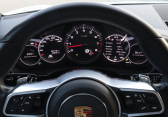 Подержанный автомобиль Porsche Panamera Wagon 2018 года (12 фото)