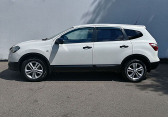 Подержанный автомобиль Nissan Qashqai+2 2012 года (8 фото)