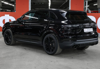 Подержанный автомобиль Porsche Cayenne 2020 года (7 фото)