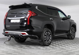Подержанный автомобиль Mitsubishi Montero Sport 2022 года (5 фото)