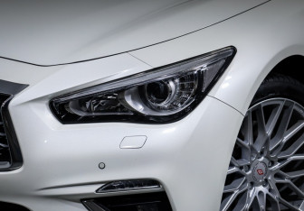 Подержанный автомобиль Infiniti Q50 2022 года (16 фото)