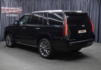 Подержанный автомобиль Cadillac Escalade Suv 2020 года (7 фото)