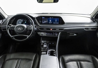 Подержанный автомобиль Hyundai Sonata 2019 года (16 фото)