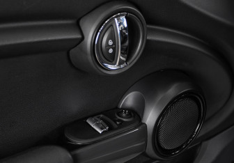 Подержанный автомобиль MINI Hatch 2018 года (8 фото)