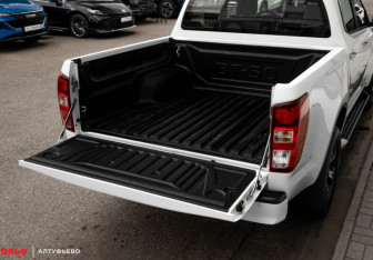 Новый Mazda BT-50 2023 (8 фото)