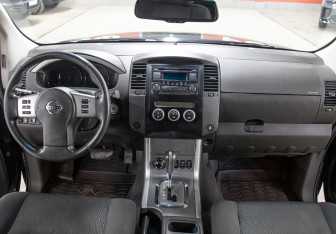 Подержанный автомобиль Nissan Pathfinder 2012 года (16 фото)
