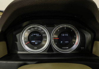 Подержанный автомобиль Volvo XC70 2013 года (11 фото)