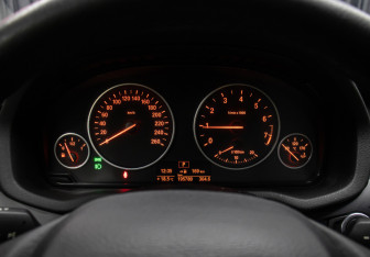 Подержанный автомобиль BMW X3 2012 года (13 фото)