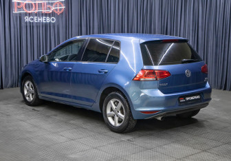 Подержанный автомобиль Volkswagen Golf Hatchback 2013 года (10 фото)