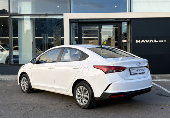 Подержанный автомобиль Hyundai Solaris Sedan 2021 года (7 фото)