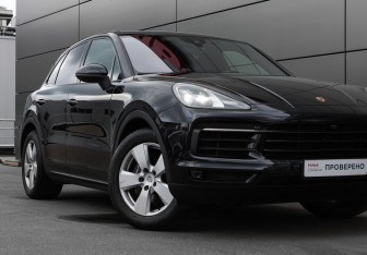 Подержанный автомобиль Porsche Cayenne 2018 года (21 фото)