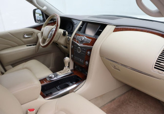 Подержанный автомобиль Infiniti QX80 2015 года (10 фото)