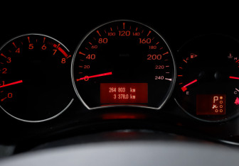 Подержанный автомобиль Renault Koleos 2010 года (11 фото)