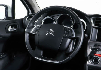 Подержанный автомобиль Citroen C4 Sedan 2017 года (11 фото)