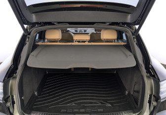 Подержанный автомобиль Porsche Macan 2021 года (10 фото)