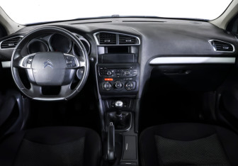 Подержанный автомобиль Citroen C4 Sedan 2013 года (12 фото)