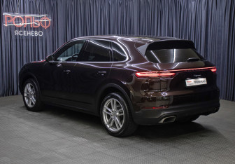 Подержанный автомобиль Porsche Cayenne 2020 года (7 фото)