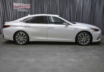 Подержанный автомобиль Lexus ES 2019 года (4 фото)