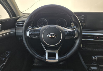 Подержанный автомобиль Kia K5 2020 года (12 фото)