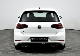 Подержанный автомобиль Volkswagen Golf R Hatchback 2019 года (4 фото)