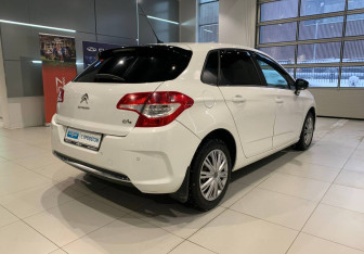 Подержанный автомобиль Citroen C4 Hatchback 2011 года (4 фото)