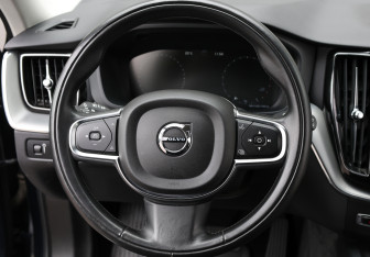Подержанный автомобиль Volvo XC60 2021 года (17 фото)