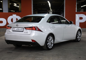 Подержанный автомобиль Lexus IS Sedan 2014 года (5 фото)