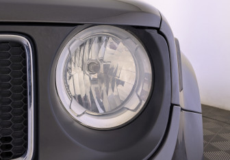 Подержанный автомобиль Jeep Renegade 2018 года (11 фото)