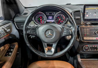 Подержанный автомобиль Mercedes-Benz GLE 2016 года (22 фото)