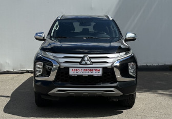 Подержанный автомобиль Mitsubishi Pajero Sport 2022 года (2 фото)