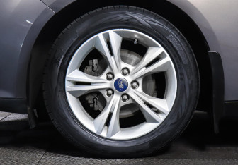 Подержанный автомобиль Ford Focus Wagon 2012 года (9 фото)