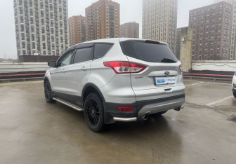 Подержанный автомобиль Ford Kuga 2014 года (6 фото)