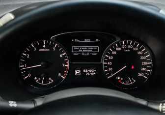 Подержанный автомобиль Nissan Pathfinder 2016 года (30 фото)