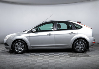Подержанный автомобиль Ford Focus Hatchback 2010 года (8 фото)