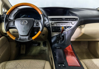 Подержанный автомобиль Lexus RX 2010 года (12 фото)