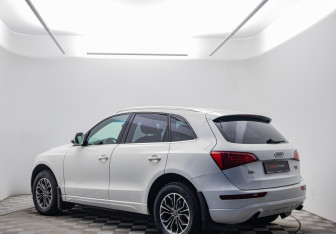 Подержанный автомобиль Audi Q5 2010 года (7 фото)