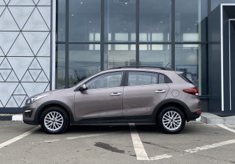 Подержанный автомобиль Kia Rio Hatchback 2019 года (8 фото)