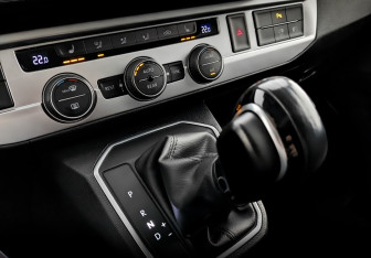 Подержанный автомобиль Volkswagen Multivan 2021 года (26 фото)