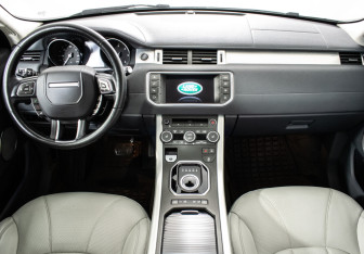 Подержанный автомобиль Land Rover Range Rover Evoque 2015 года (13 фото)