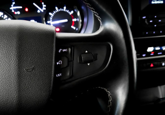 Подержанный автомобиль Peugeot Traveller 2021 года (28 фото)