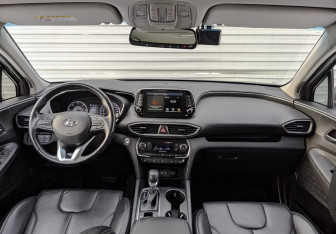 Подержанный автомобиль Hyundai Santa Fe 2018 года (14 фото)