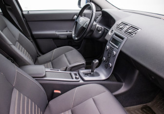 Подержанный автомобиль Volvo S40 2011 года (9 фото)