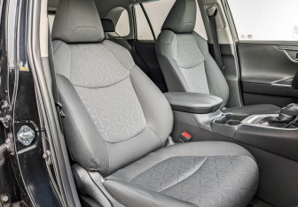 Подержанный автомобиль Toyota RAV4 2021 года (22 фото)