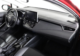 Подержанный автомобиль Toyota Corolla Sedan 2019 года (10 фото)