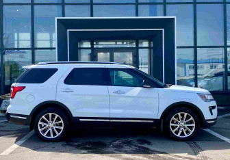 Подержанный автомобиль Ford Explorer 2018 года (9 фото)