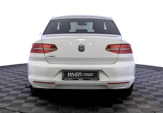 Подержанный автомобиль Volkswagen Passat Sedan 2018 года (6 фото)