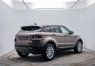 Подержанный автомобиль Land Rover Range Rover Evoque 2017 года (5 фото)