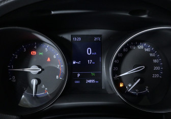 Подержанный автомобиль Toyota C-HR 2021 года (11 фото)